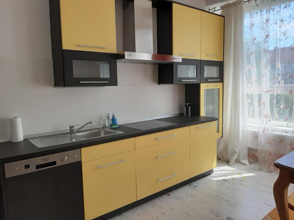 Zluty Apartman A6 V Chomutove Apartment Exterior foto